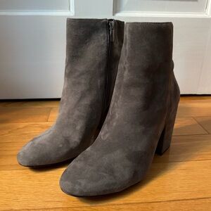 Vince Camuto Destilly Gray Suede Ankle Boots Size 10 Chunky Heel